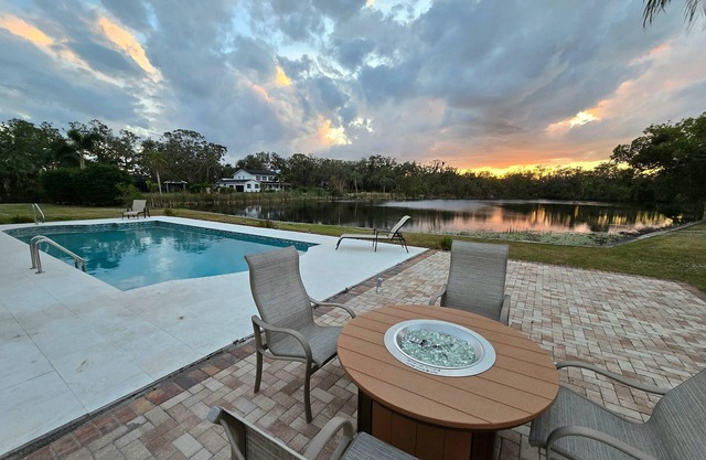 ⚓Lake O' Woods! Gated private Heated Pool home, Hot Tub, Game Room & More!⚓🐕🌅