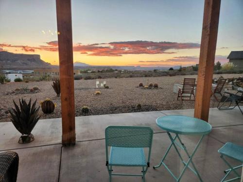 Lake Powell Sunrise Villa by Antelope Canyon with firepit and scenic views