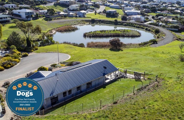 Lake & Reserve Front Bird Haven - 3BR