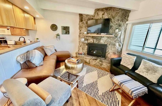 Lake View | 3 Bedroom Condo