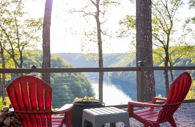 Lake View Country Cabin at Bear Bluff Retreat