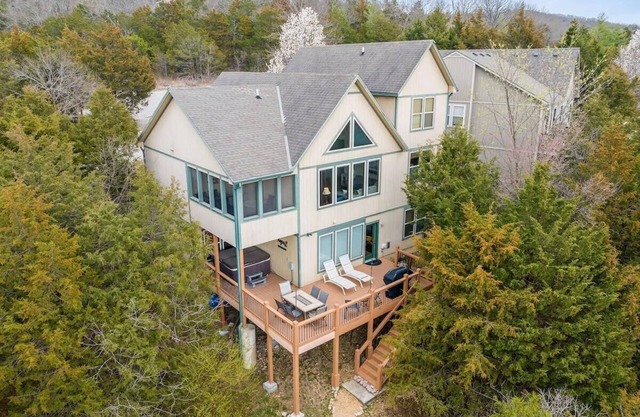 Lake View, Hot Tub, Fire pit, Gameroom w/Pinball