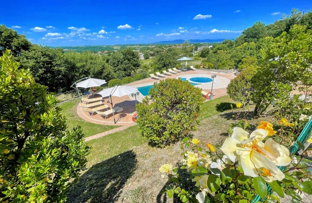 LAKE VIEWS BOLSENA-EXCLUSIVE VILLA/POOL/JACUZZI/SLEEPS 16/CHILDRENS PLAYGROUND