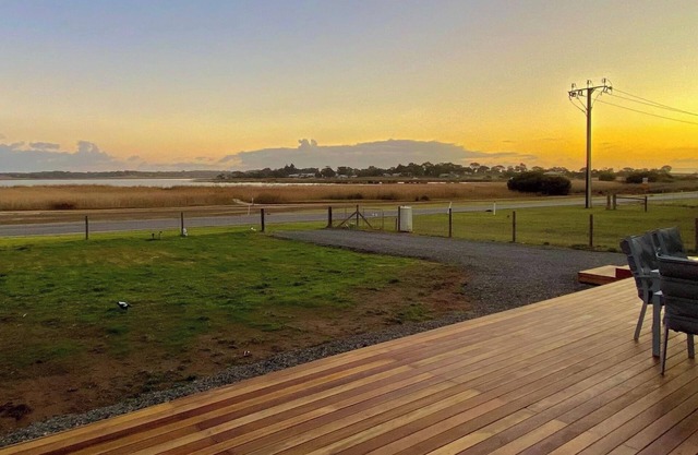 Lake views | Fire pit | PS4 | Netflix | Kids toys | Ducted A/C