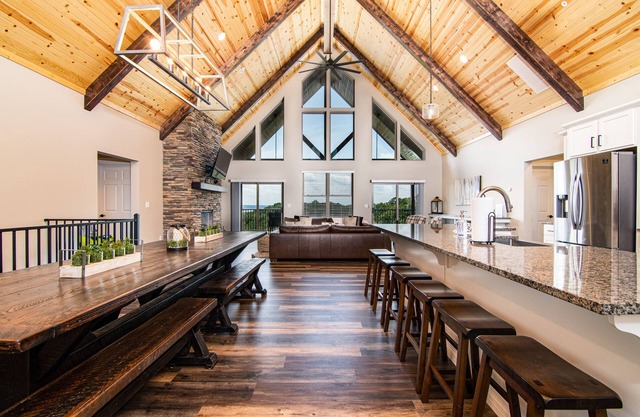 Lake Views, Indoor/Outdoor Pool, Hot Tub, sleeps34