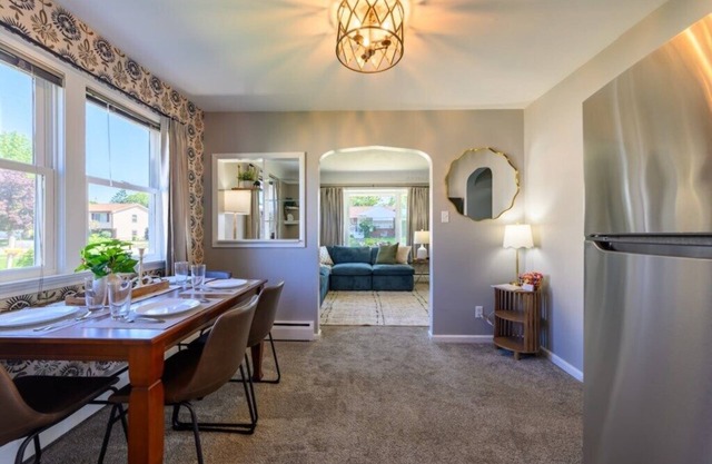 Lake Views | King Bed | Fenced
