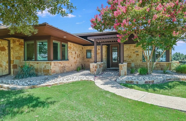 Lakecliff Cottage - Lake Travis - Spicewood