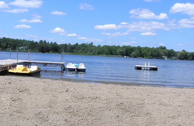 Lakefront Cabin with Boat Beach and Swimming