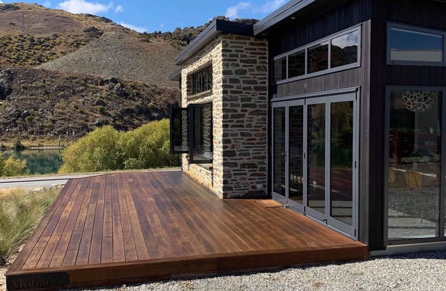 Lakefront Comfort In Old Cromwell *New 3BR Home*