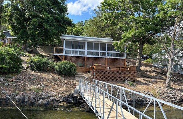 Lakefront cozy cottage!