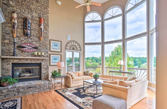 Lakefront Crossville Home w/ Pool Table!