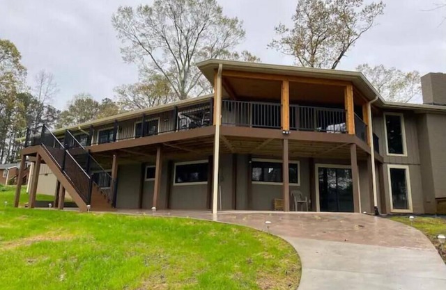 Lakefront Home w/Deep Water and Private dock