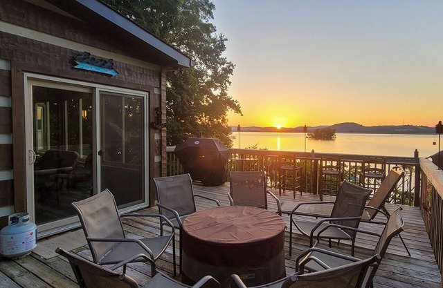 Lakefront home w/free attraction tickets, amazing views, & dock