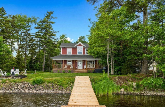 Lakefront Luxury - Hot Tub