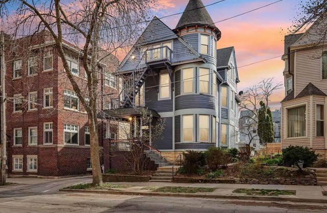 Lakefront Manor MKE - Spacious for groups and steps from beach and downtown