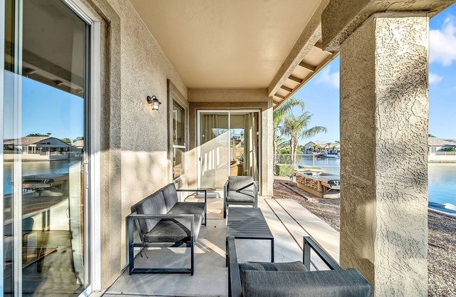 Lakefront Oasis