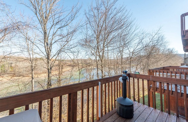 Lakefront Townhome w/Sunrise Views & Hot Tub
