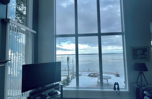 LAKEFRONT Villa On Grandview Beach: MIAMI VICE