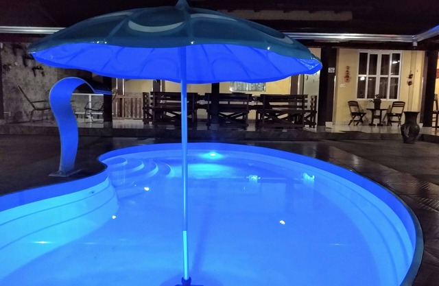 LAKEFRONT VILLA WITH HEATED POOL