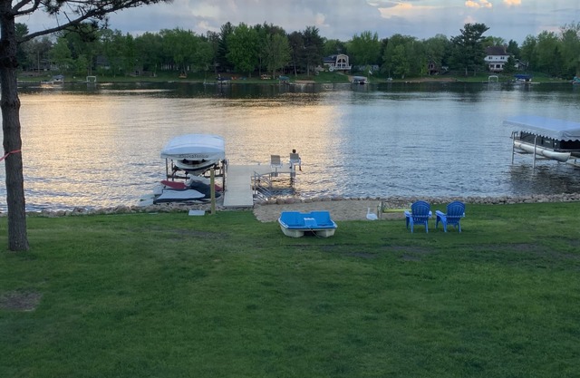 Lakefront Wisconsin home minutes from Sand Valley, w/pontoon boat rental option