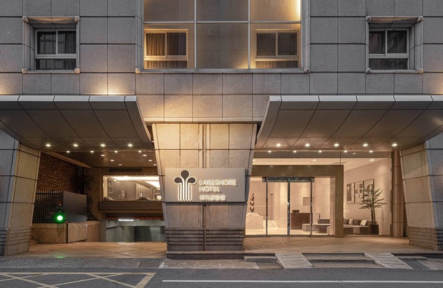 Lakeshore Hotel Metropolis I