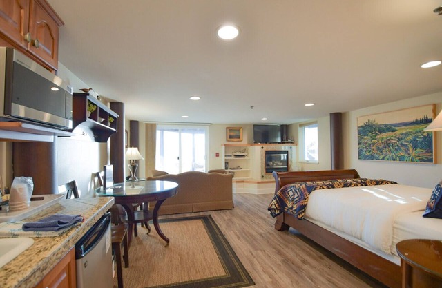 Lakeshore Lodging Ocean Front Lodges