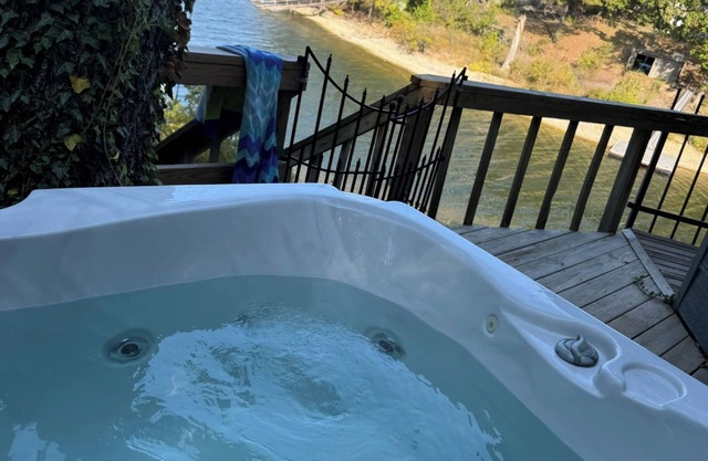 Lakeside, Boat Dock and Hot Tub with this small quaint cottage.