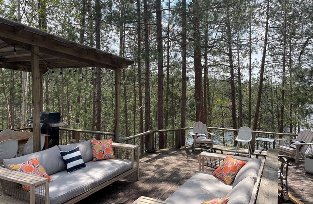 Lakeside Cottage Near Algonquin Park