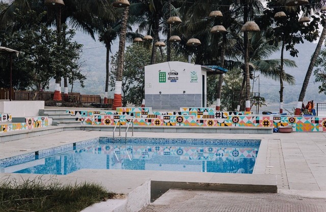 Lakeside Glamping in Dome Tents at Off The Grid Glamps