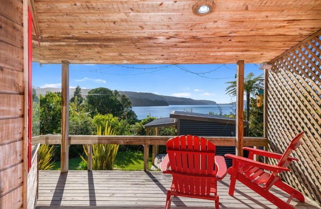 Lakeside Lookout - Lake Tarawera Holiday Home