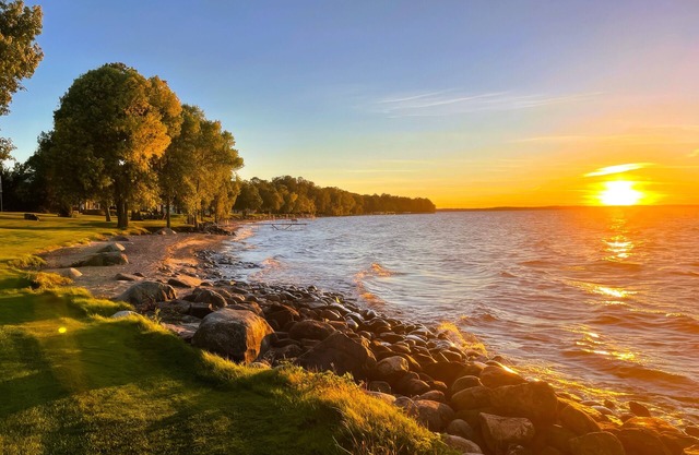 Lakeside Retreat at Izatys Resort #222 – The Perfect Getaway for All Seasons!
