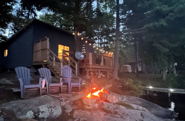 Lakeside Serenity: Cozy Retreat on Ahmic Lake