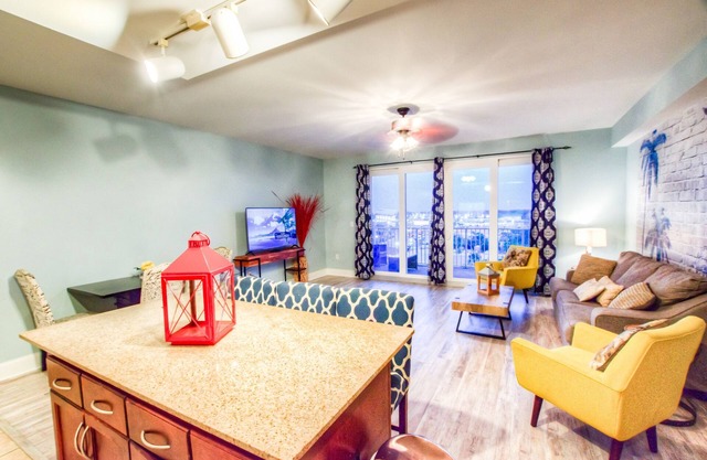Laketown Perfection, Unit 736! Just Remodeled, Great Amenities!