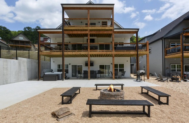 Lakeview, Indoor/Outdoor Pool, HotTub & Pet Frdnly