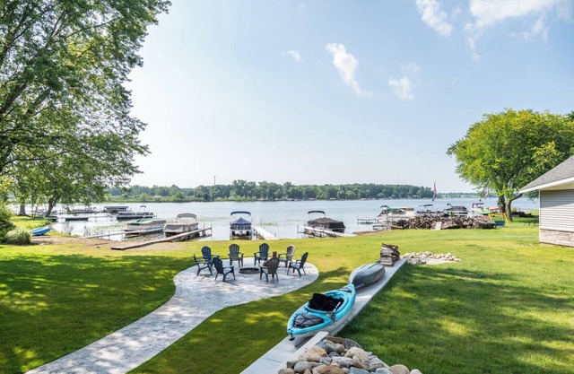 ‼️Lakeview Retreat‼️ | 6BR w/Hot Tub Bliss