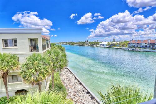 Land's End 4-401 Bay Front - Premier