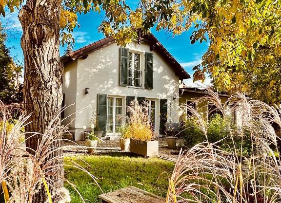 Landhaustraum - Kutscherhaus unter Walnussbäumen