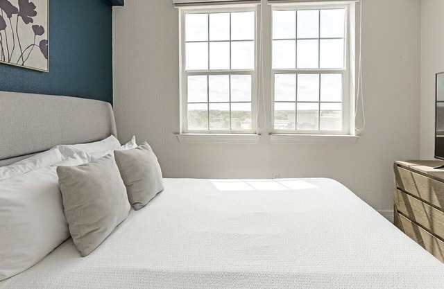 Landing at Carson Street Towers - 1 Bedroom in Downtown Overland Park