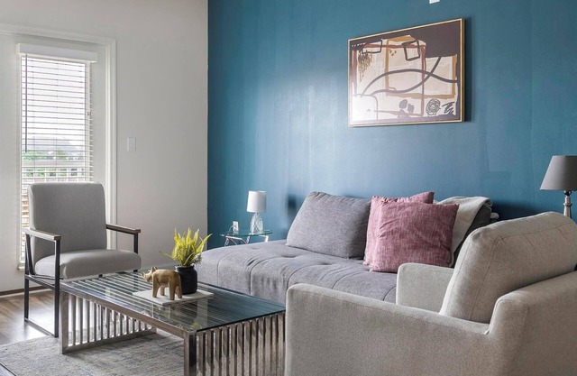 Landing | Beautiful 1BD, Gym, Pool