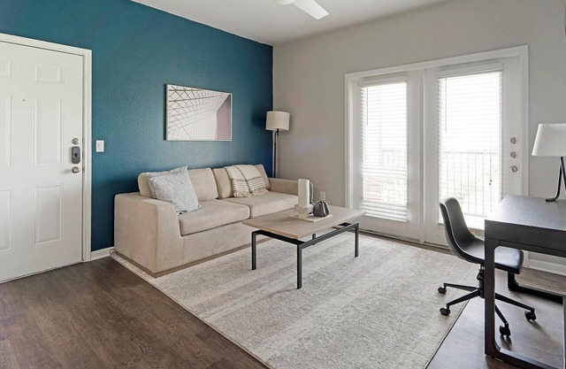 Landing | Beautiful 2BD, Pool, Clubhouse