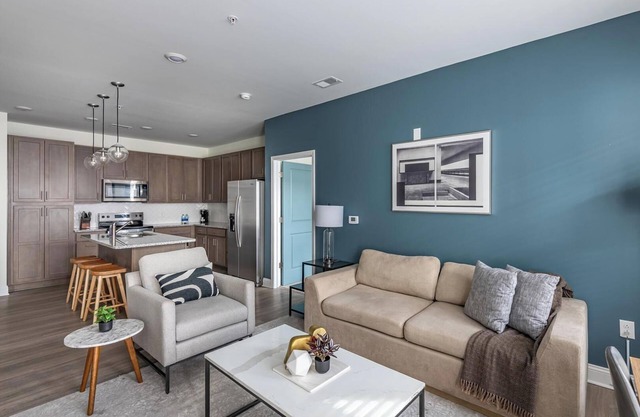 Landing | Beautiful 2BD, Clubhouse, Pool