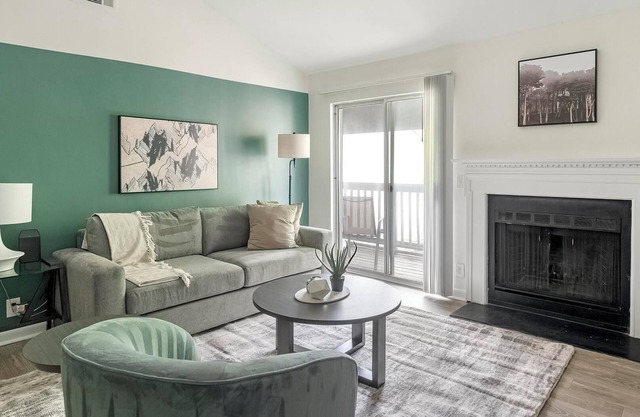 Landing | Chic 1BD, Pool, Courtyard