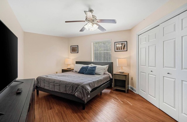 Landing | Chic 2BD, Gym, Pool