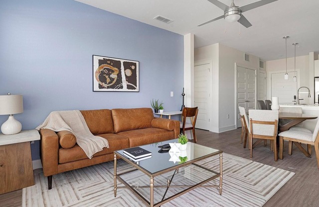 Landing | Chic 2BD, Gym