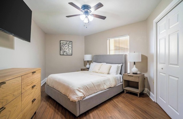 Landing | Incredible 2BD, Pool, Gym