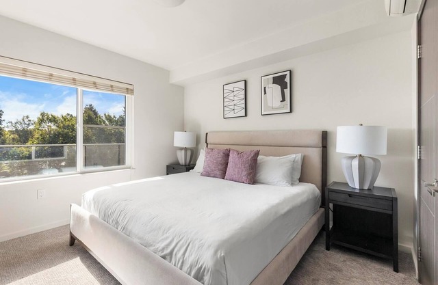 Landing | Stunning 1BD, Pool, Clubhouse