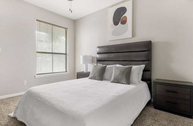 Landing | Stylish 1BD, Pool, Gym