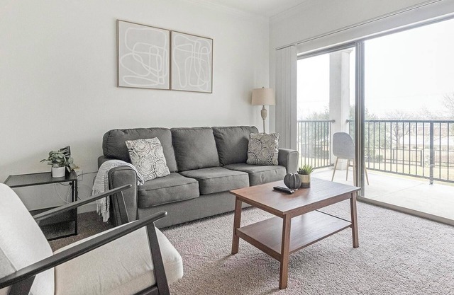Landing | Stylish 1BD, Pool, Clubhouse