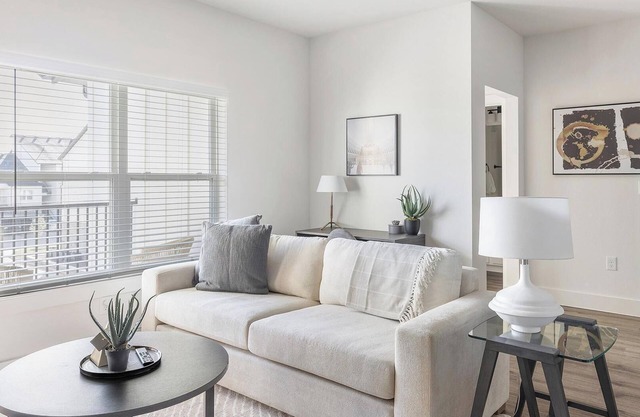 Landing | Stylish 2BD, Gym, Clubhouse
