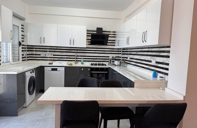 Lapta bungalow with own pool and breathtaking views